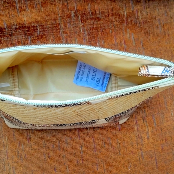 New Cosmetic bag - Picture 4 of 7